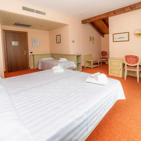 Ξενοδοχείο Della Torre 3*