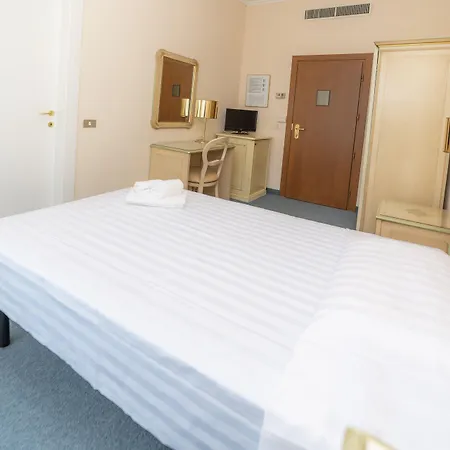 Della Torre Otel Stresa