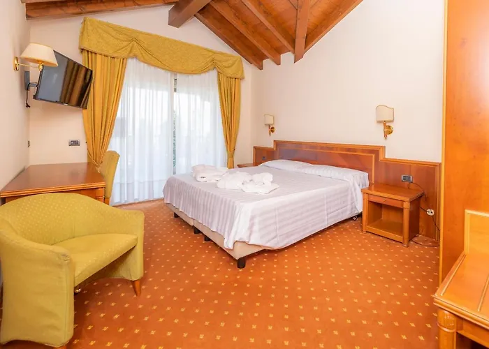 德拉托雷酒店 3*