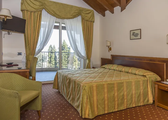 德拉托雷酒店 3*